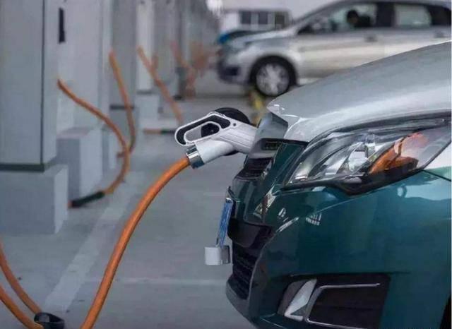 純電汽車續航突破1000公里，消費者為何仍不買賬？四大痛點解析與充電信息化發展前景